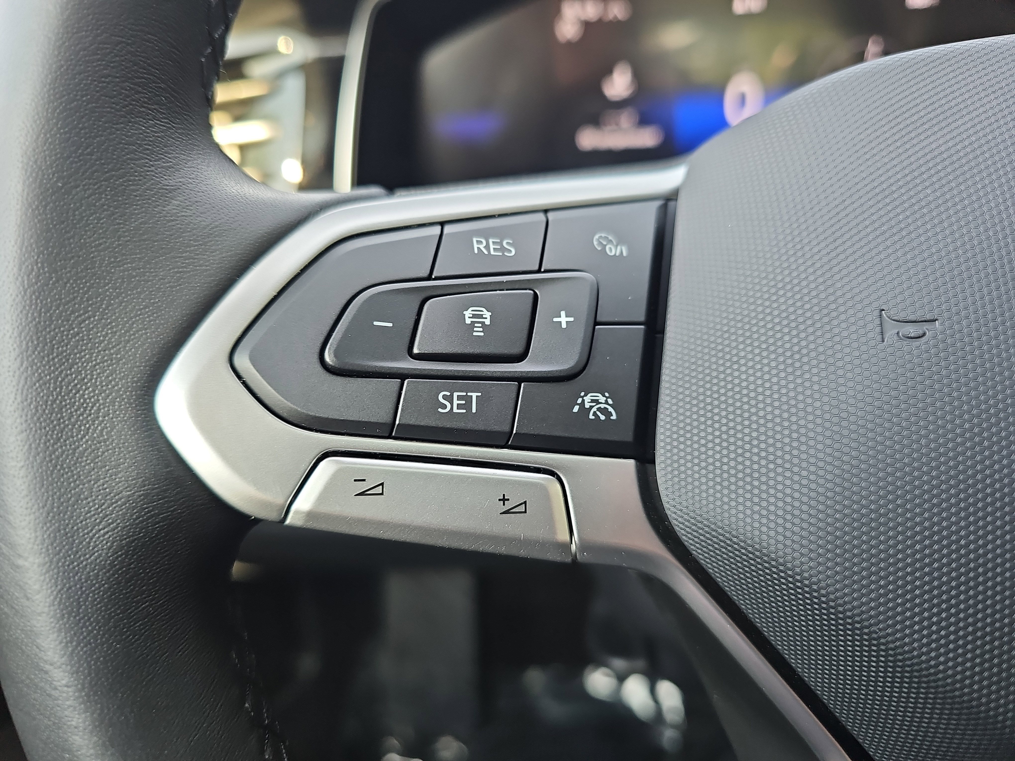 Used 2025 Volkswagen Jetta SE w/ Sunroof Package FWD image 18