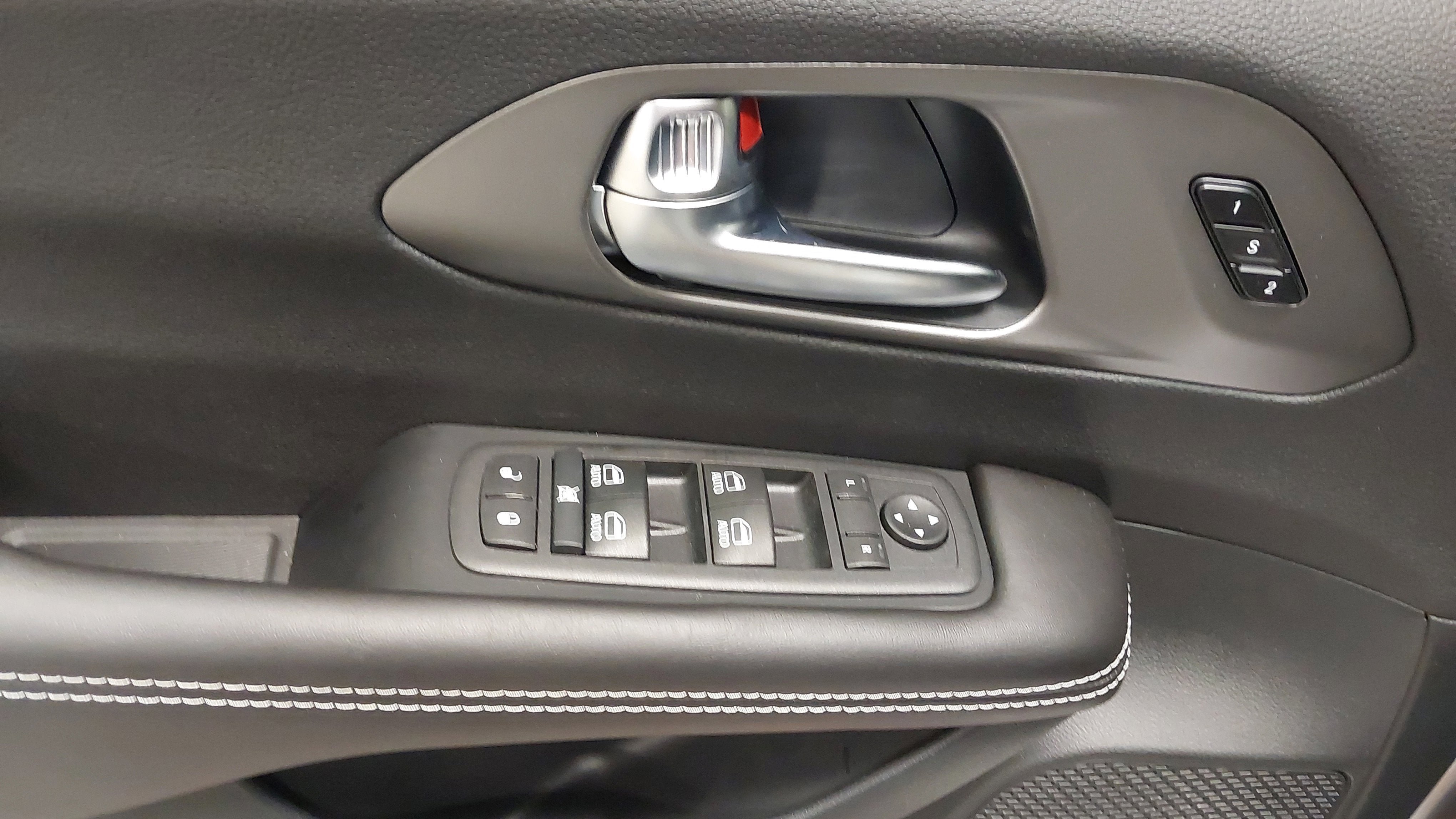 New 2027 Chrysler Pacifica Select FWD image 25