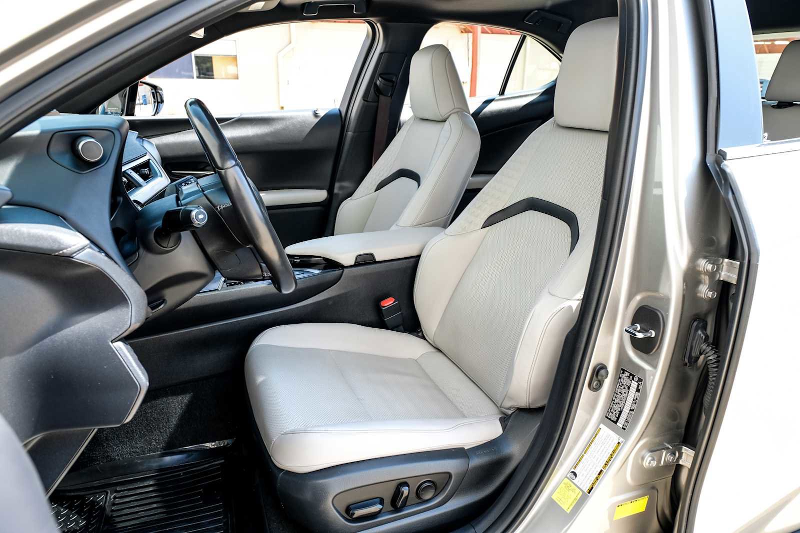 Used 2019 Lexus UX 200 image 33