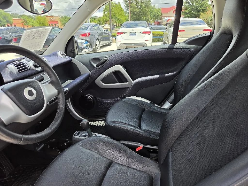 Used 2015 smart fortwo pure RWD image 12