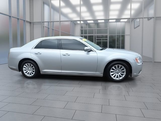 Used 2012 Chrysler 300 RWD image 9