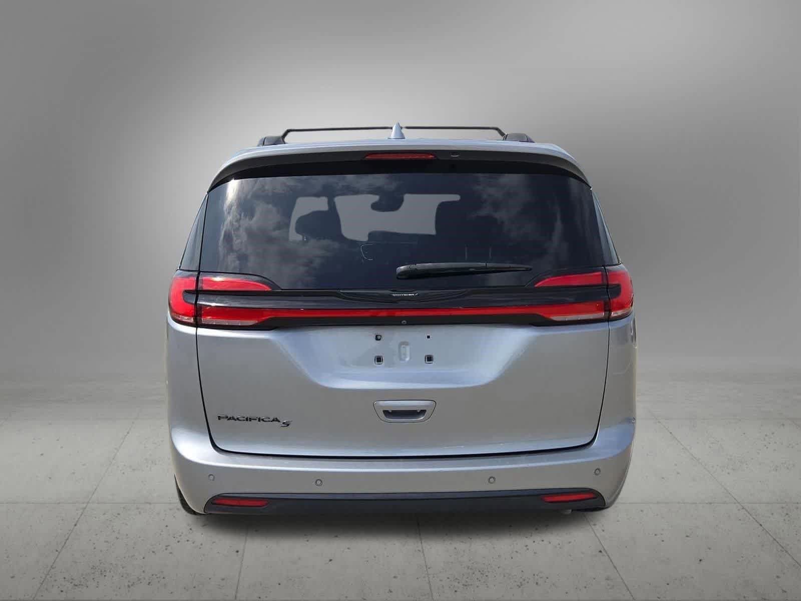 Used 2021 Chrysler Pacifica Touring w/ S Appearance Package FWD image 5