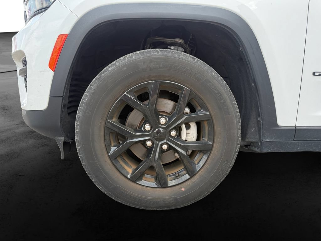 Used 2024 Jeep Grand Cherokee Altitude AWD/4WD image 12