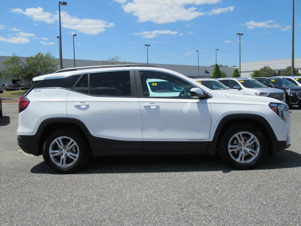 Used 2023 GMC Terrain SLE w/ Driver Convenience Package FWD image 2