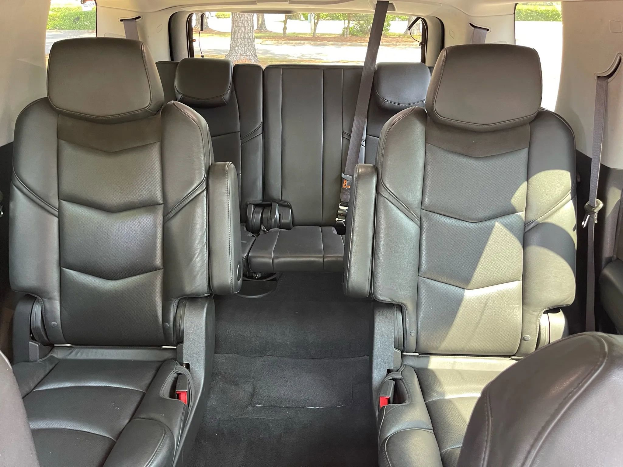 Used 2016 Cadillac Escalade Luxury image 16