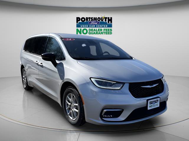 Used 2024 Chrysler Pacifica Touring-L image 27