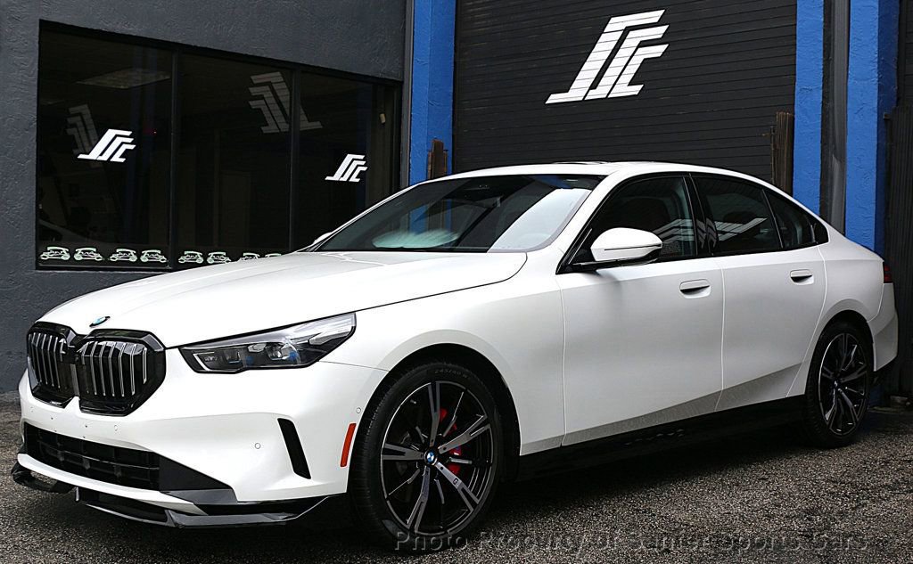 Used 2025 BMW 540i xDrive w/ Premium Package image 4