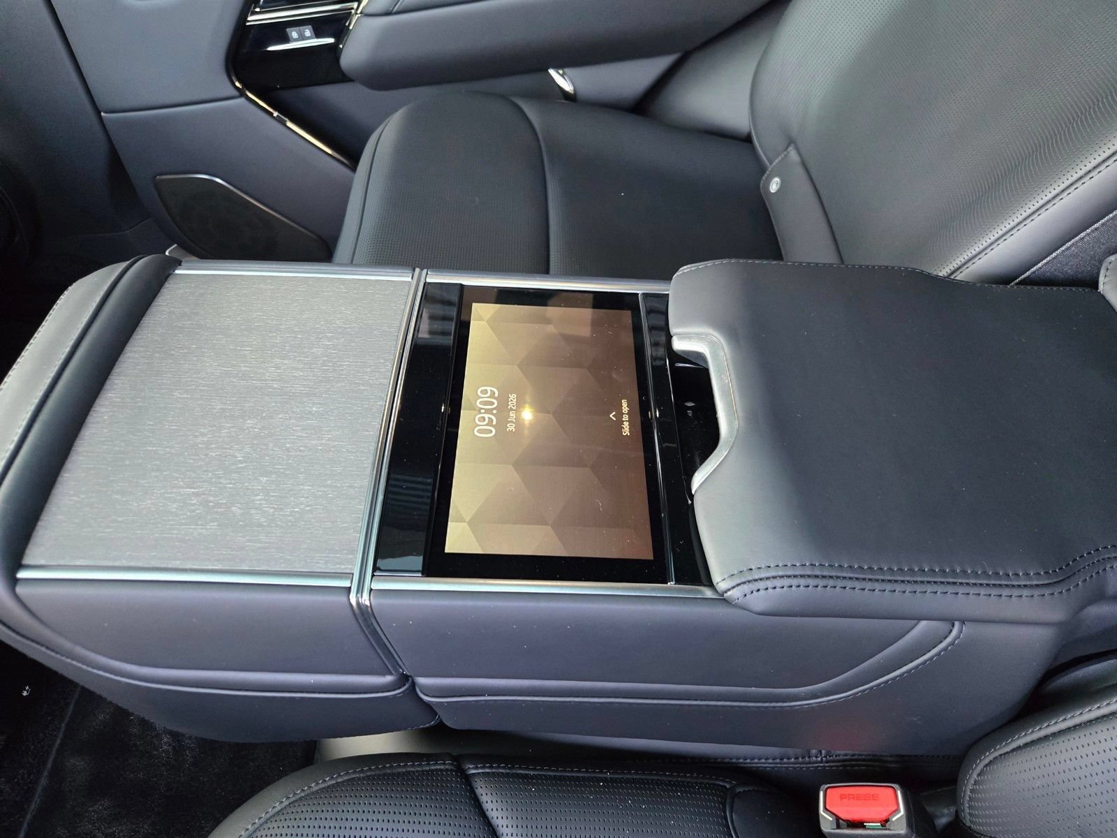New 2026 Land Rover Range Rover SV AWD/4WD image 10