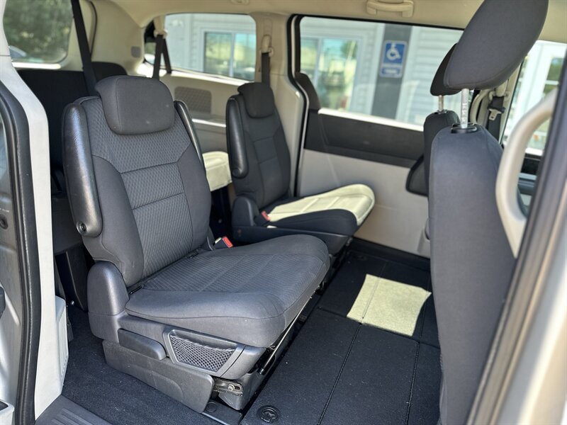 Used 2010 Dodge Grand Caravan SXT FWD image 14
