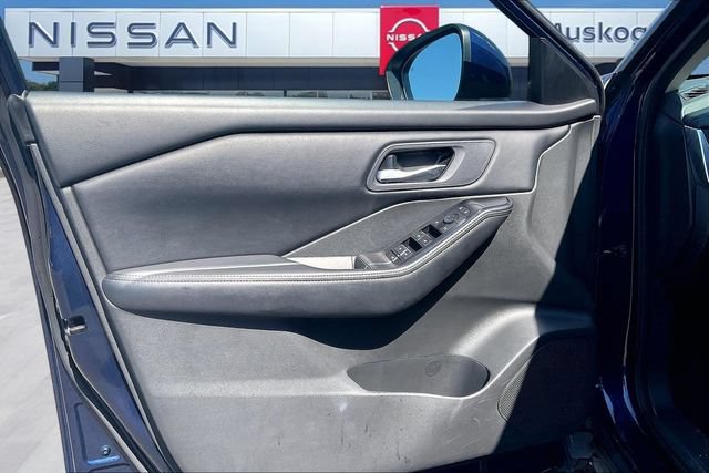 Used 2024 Nissan Rogue SV FWD image 19