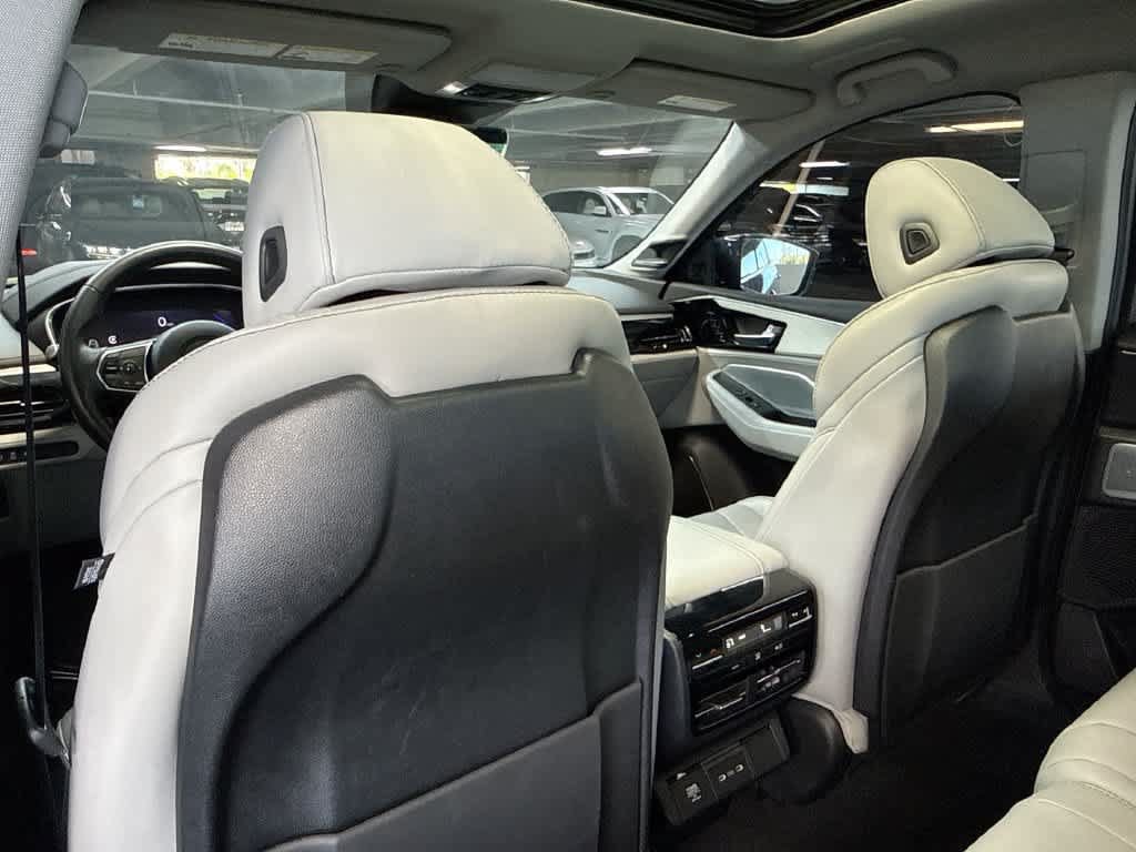 Used 2025 Acura MDX w/ Technology Package FWD image 23