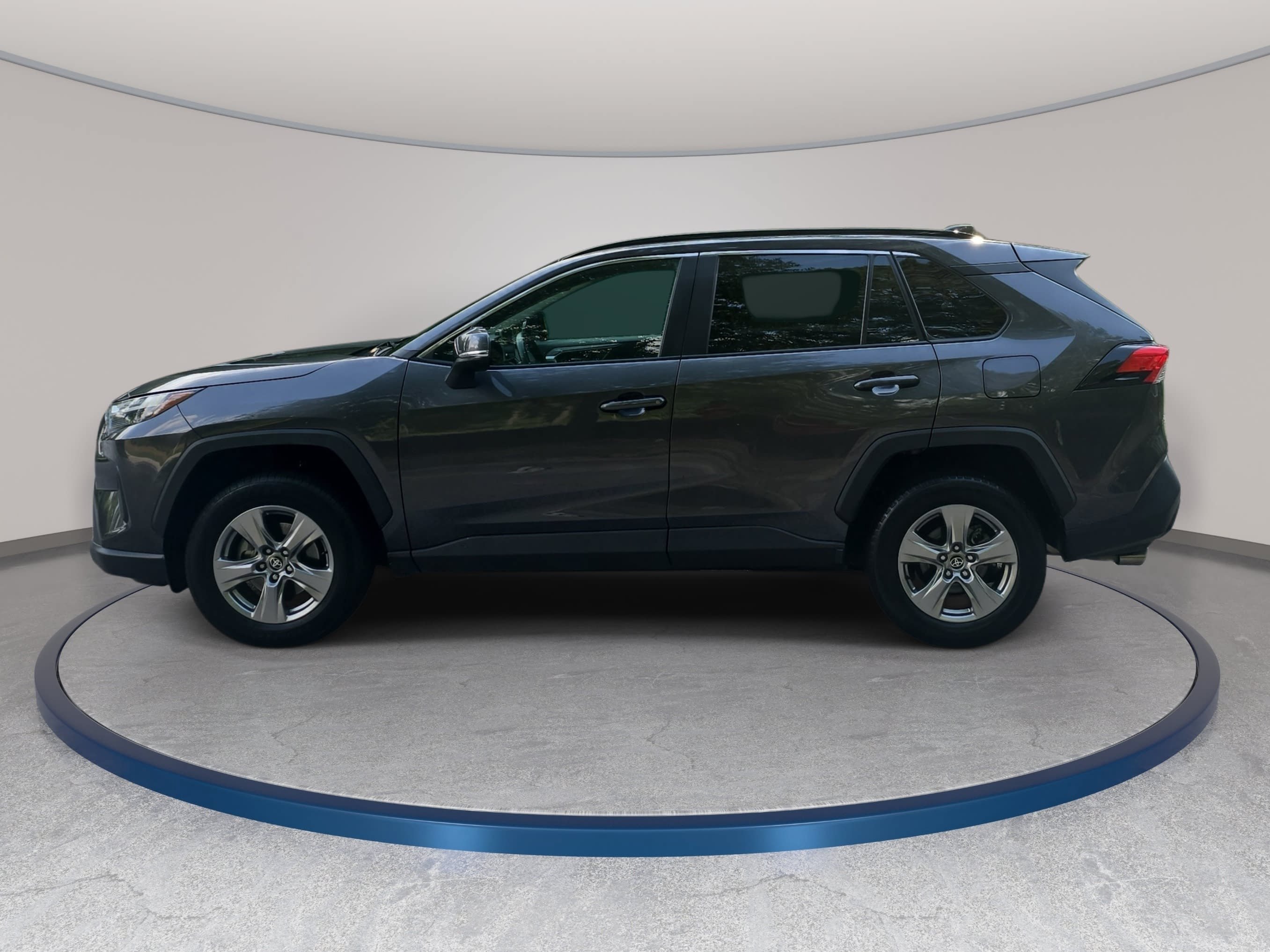 Used 2024 Toyota RAV4 XLE AWD/4WD image 8