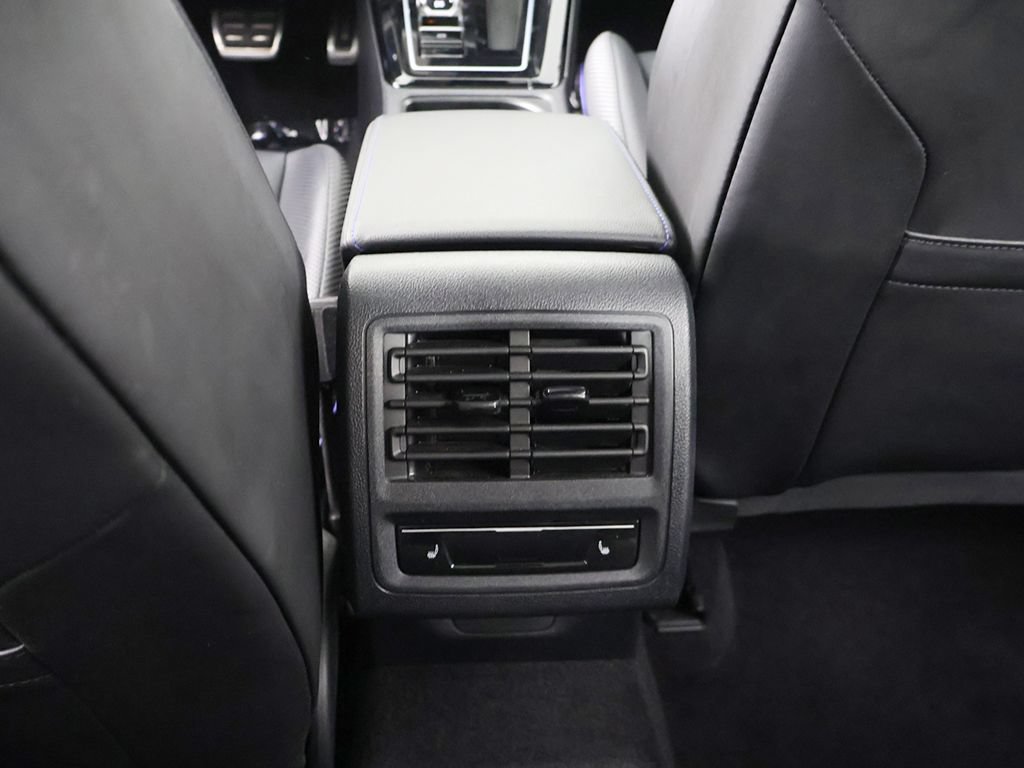 Used 2024 Volkswagen Golf R AWD/4WD image 40