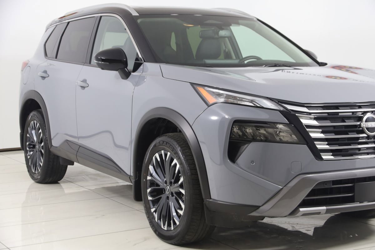 Used 2025 Nissan Rogue SL w/ Tech Package FWD image 43