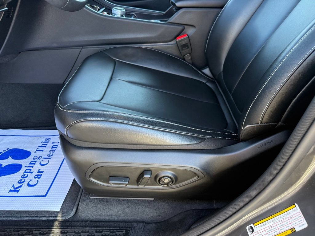 Used 2025 Jeep Grand Cherokee Limited RWD image 13