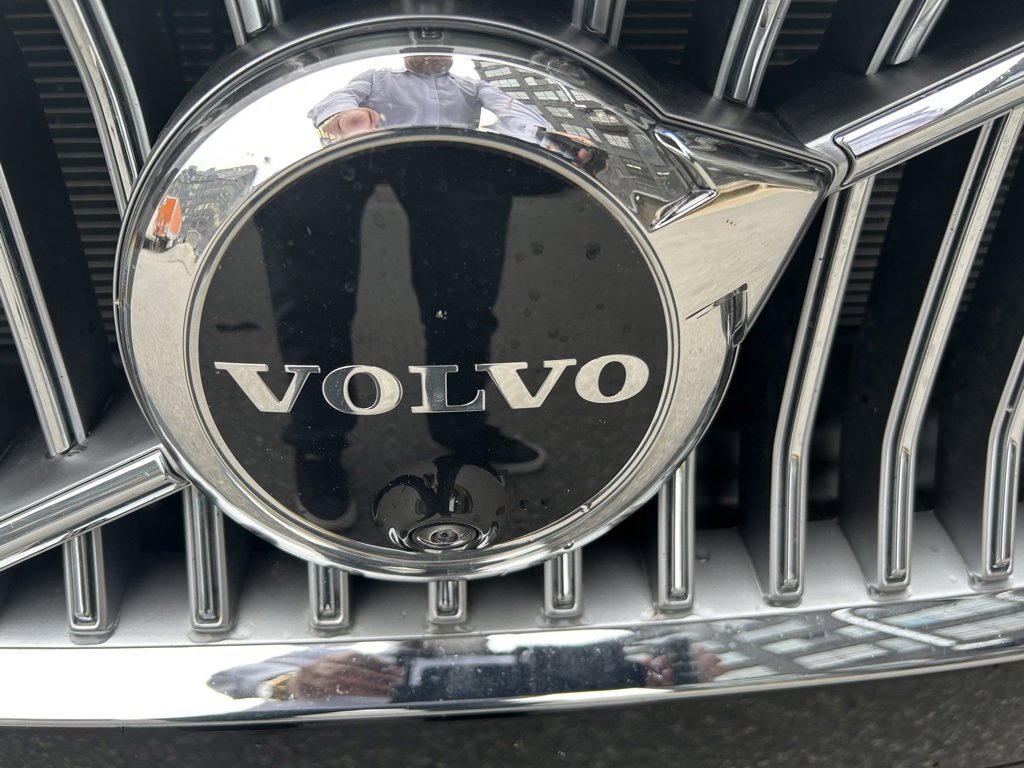 Certified 2025 Volvo S90 T8 Plus image 7