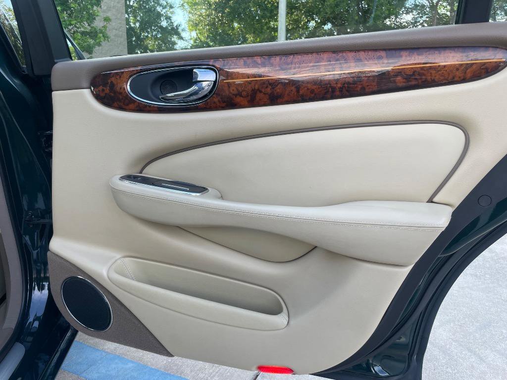 Used 2007 Jaguar XJ8 L RWD image 26