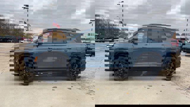 New 2026 Chevrolet Traverse RS w/ LPO, Floor Liner Package image 5