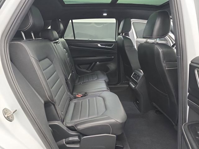 Used 2024 Volkswagen Atlas Cross Sport SEL R-Line AWD/4WD image 47