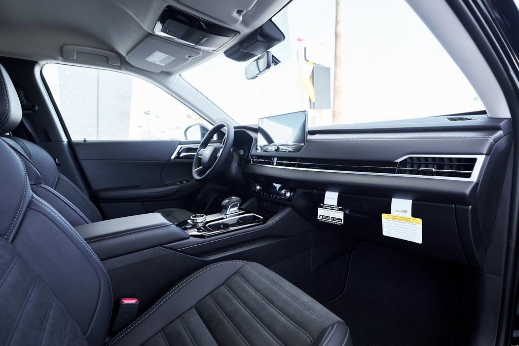 Used 2025 Mitsubishi Outlander SE image 26