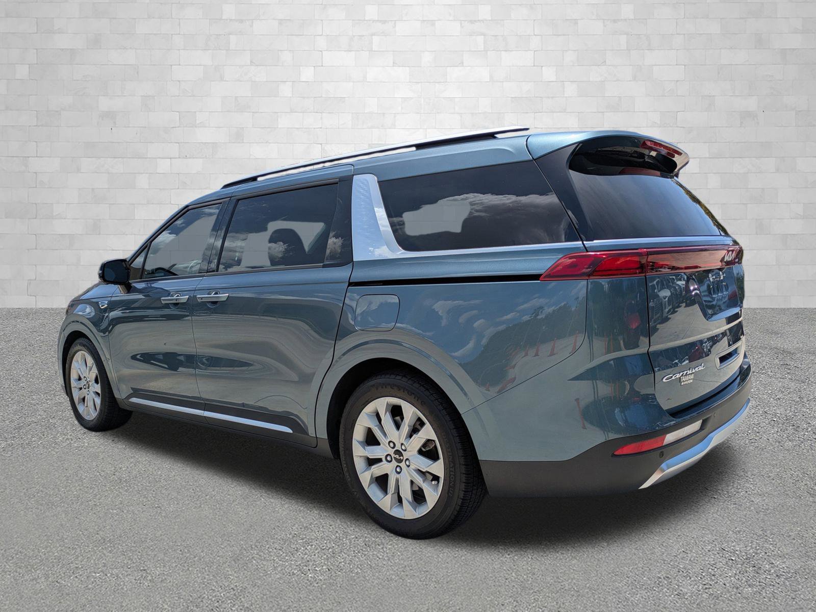 Used 2022 Kia Carnival SX FWD image 4