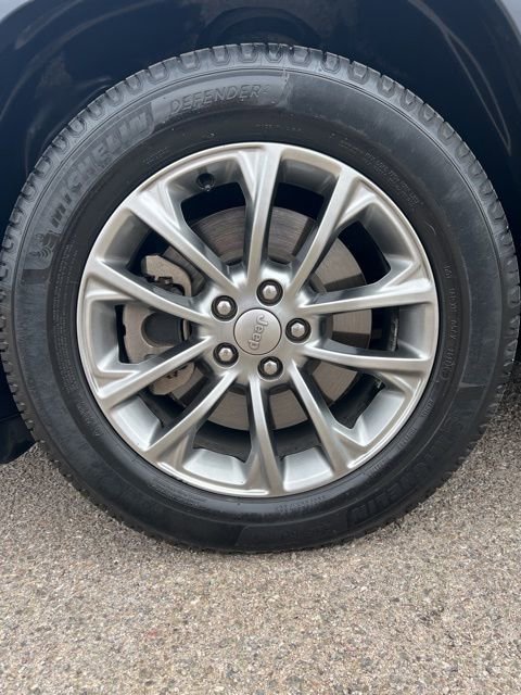 Used 2020 Jeep Cherokee Latitude Plus w/ Comfort/Convenience Group image 35