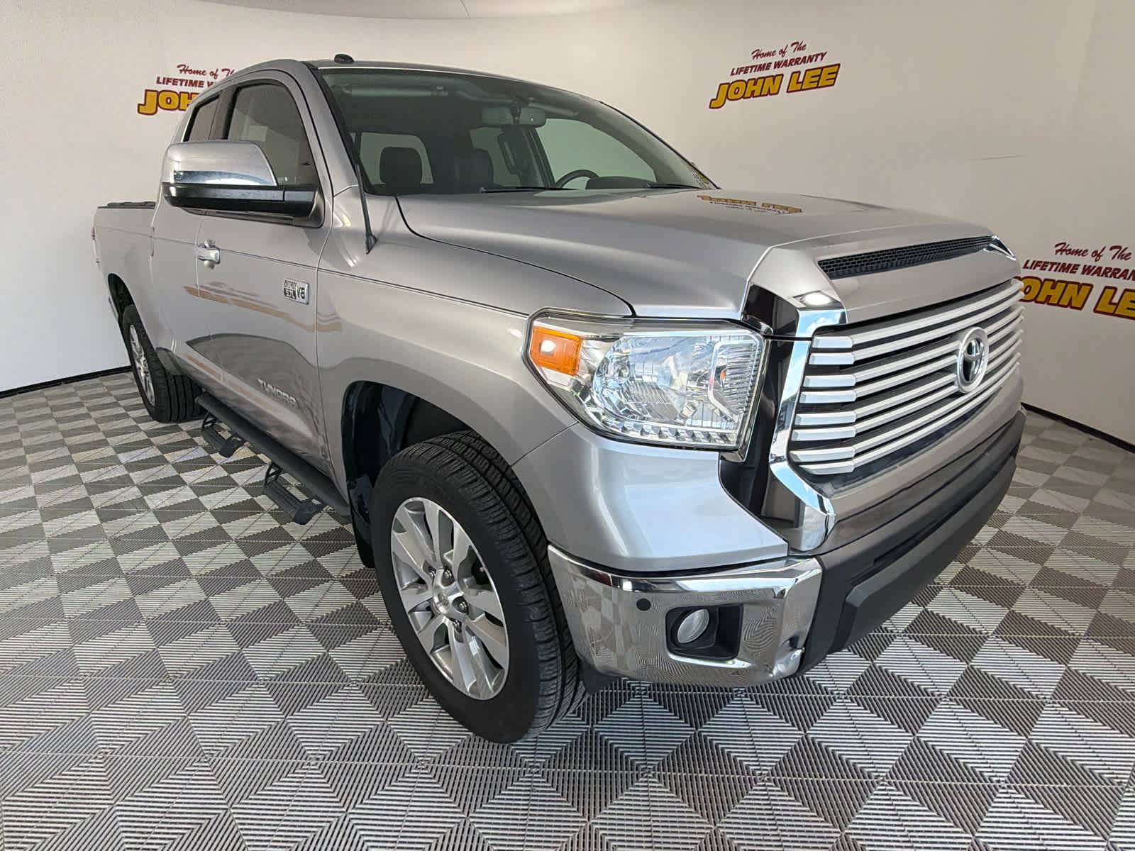 Used 2017 Toyota Tundra Limited w/ Limited Premium Package AWD/4WD image 8