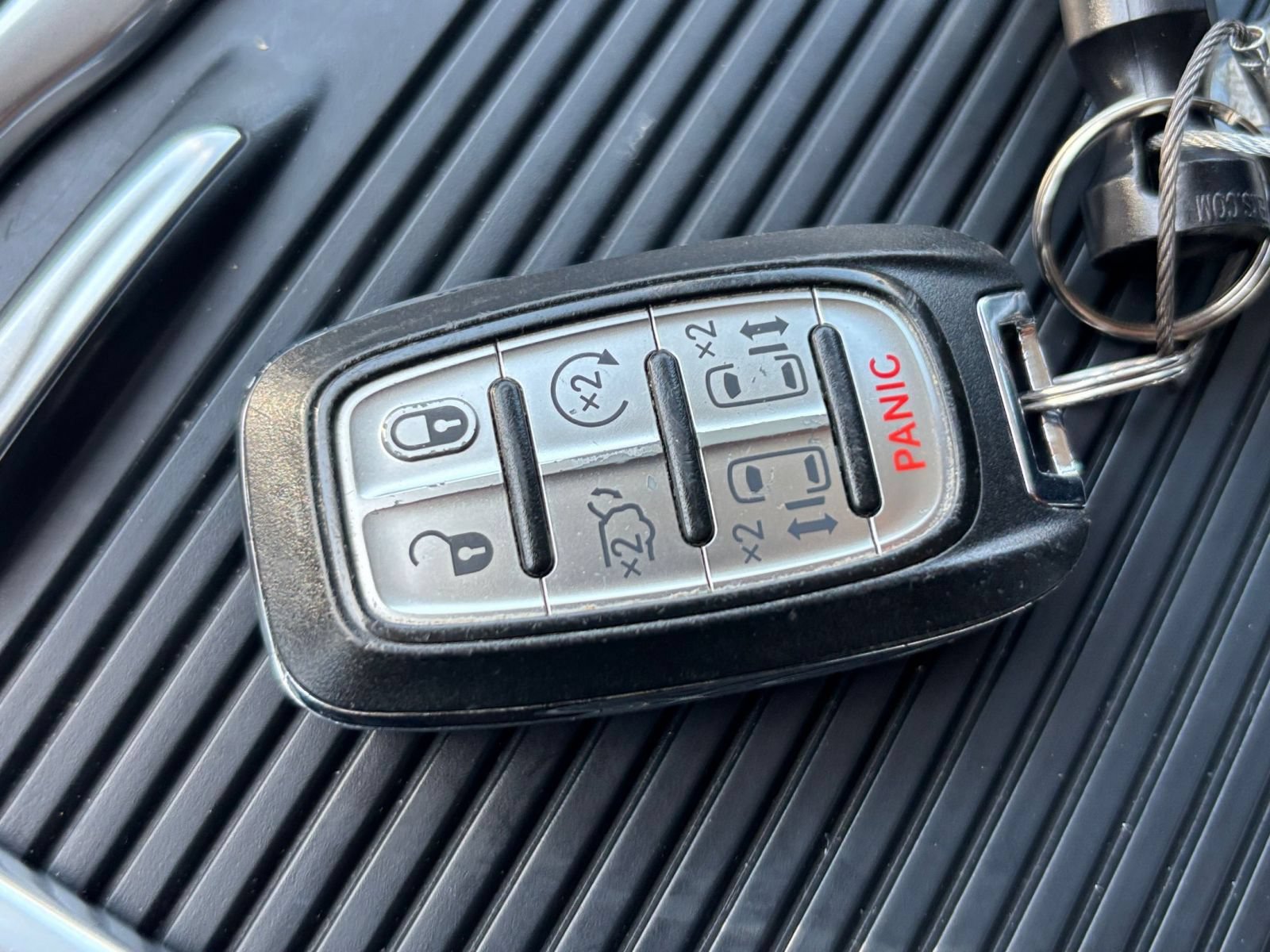 Used 2022 Chrysler Pacifica Touring-L FWD image 27