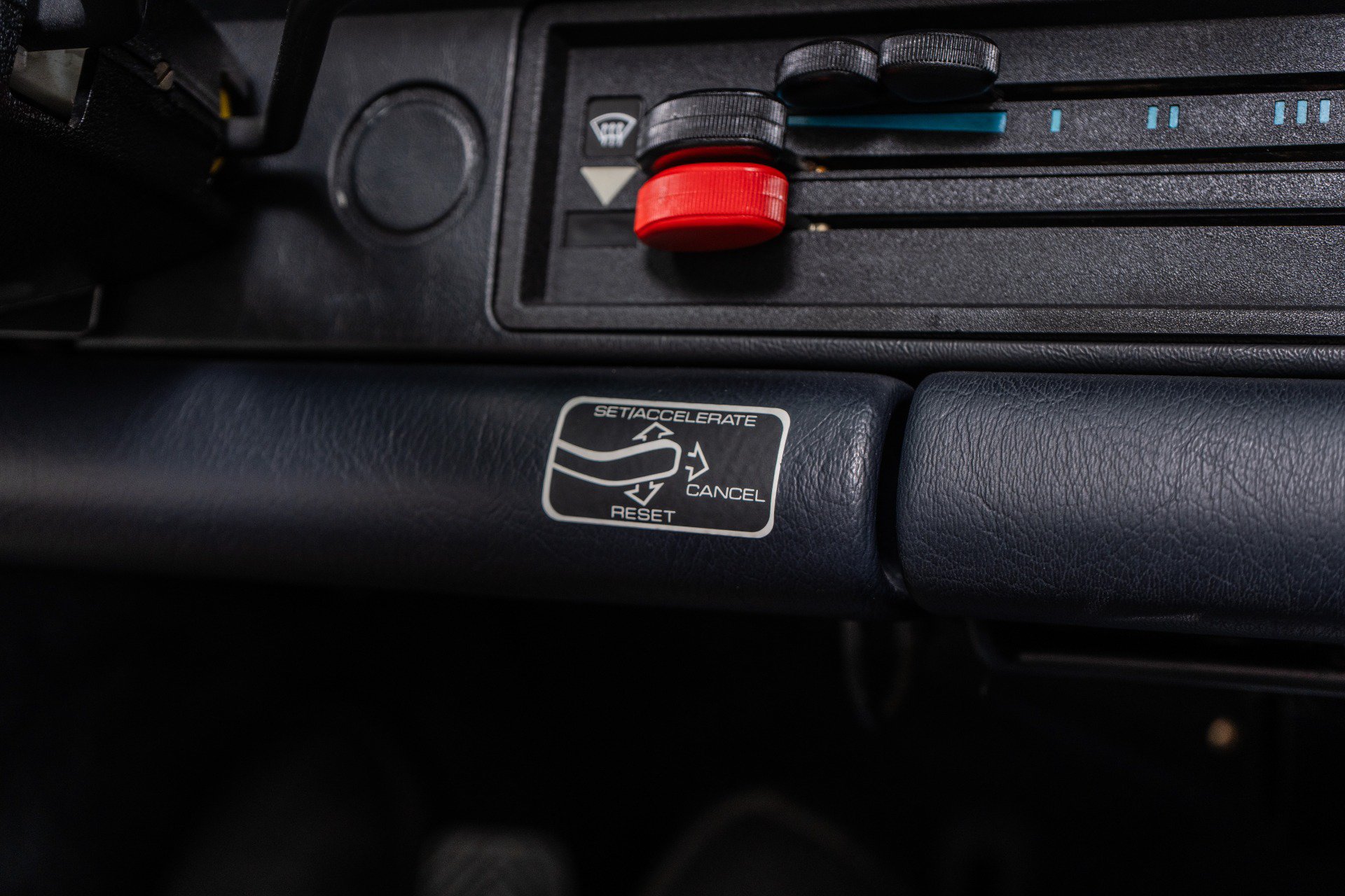 Used 1989 Porsche 911 Carrera RWD image 40