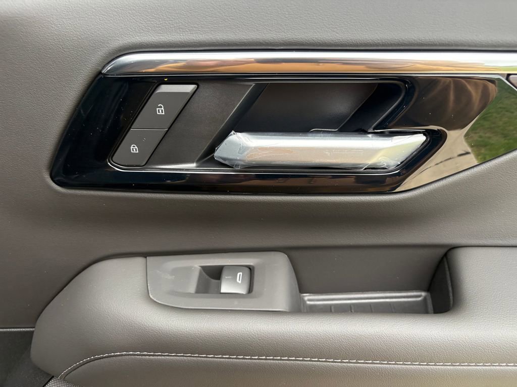 New 2026 Chevrolet Tahoe LS w/ LS Custom Edition AWD/4WD image 37