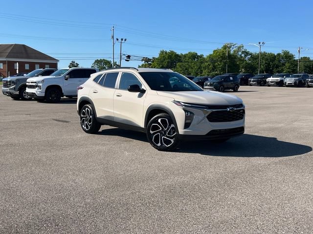 New 2026 Chevrolet Trax RS w/ Driver Confidence Package FWD video 2