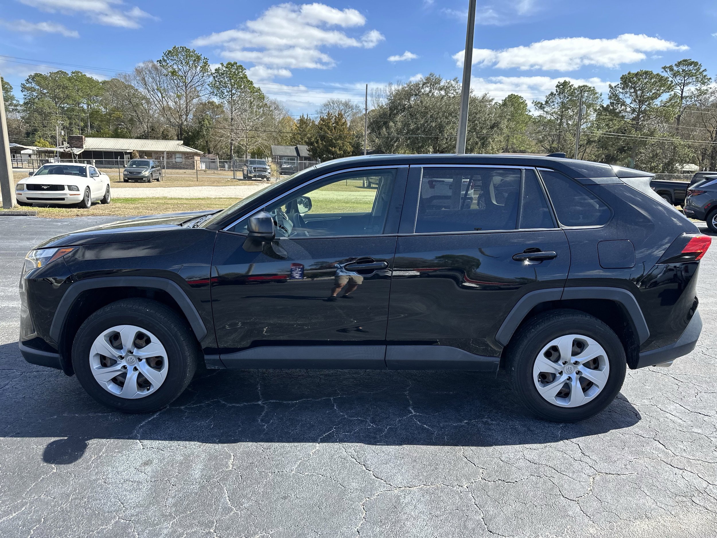 Used 2023 Toyota RAV4 LE image 7