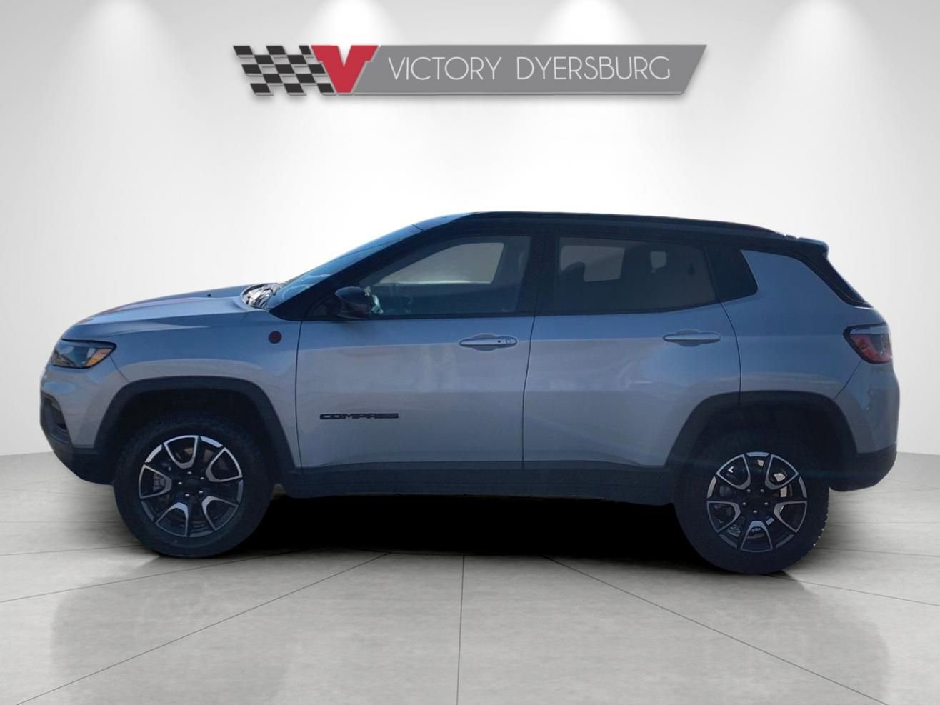 Used 2024 Jeep Compass Trailhawk image 5