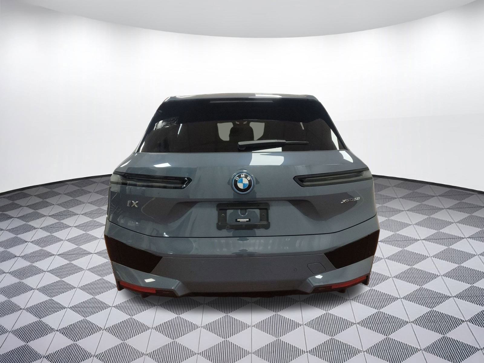 Used 2023 BMW iX xDrive50 w/ Ultimate Package 2 image 9