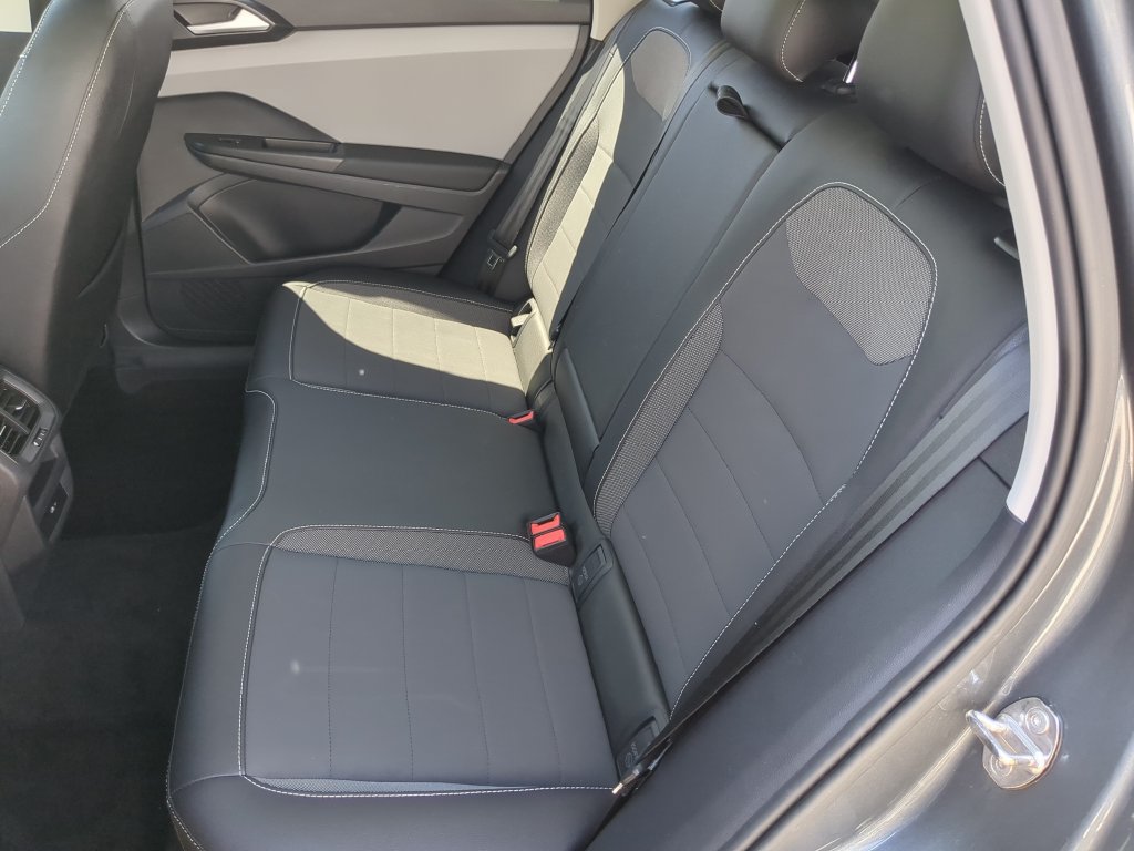 Certified 2023 Volkswagen Taos SE w/ Panoramic Sunroof Package FWD image 17