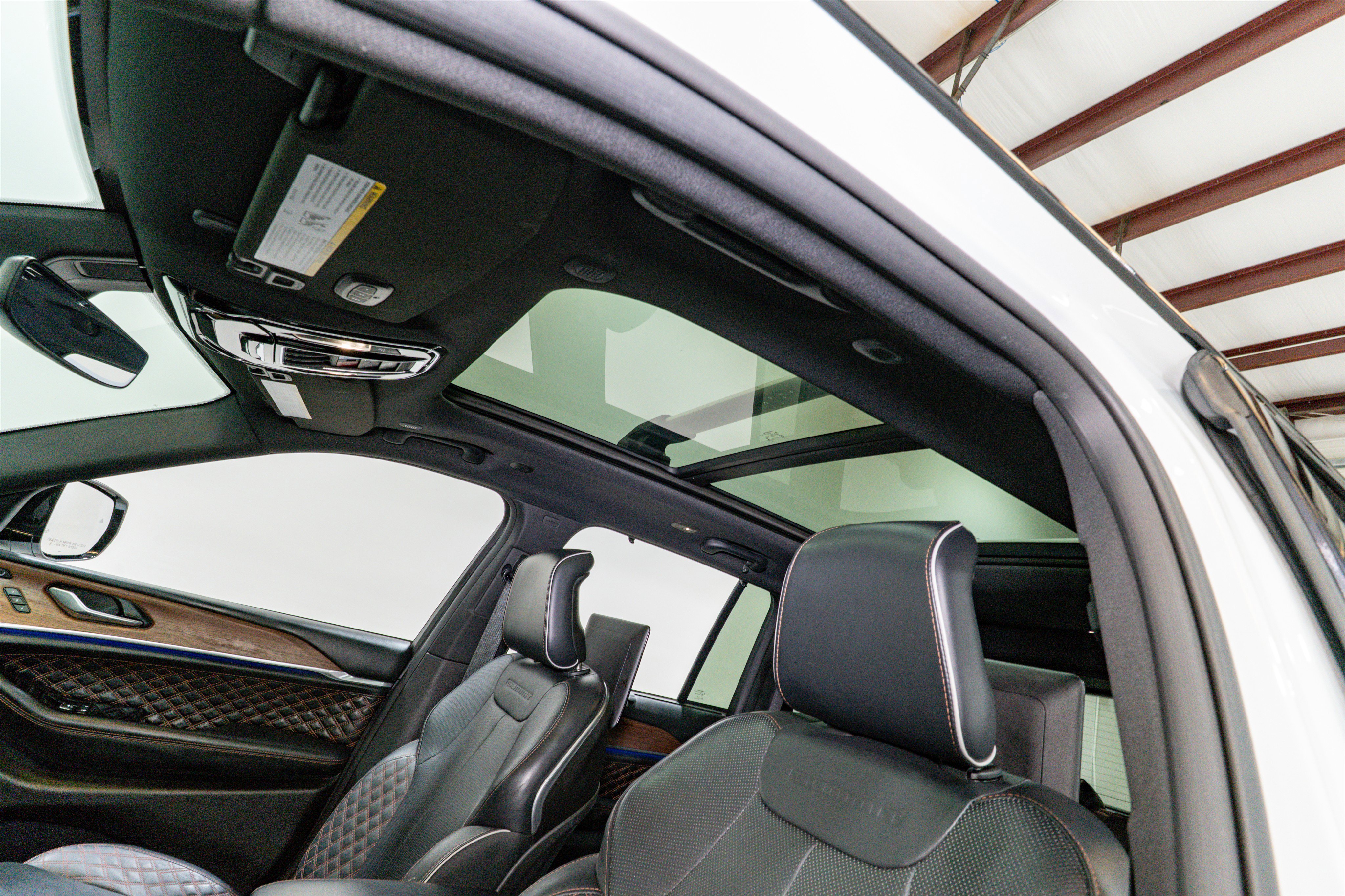 Used 2023 Jeep Grand Cherokee Summit w/ High Altitude Package image 18