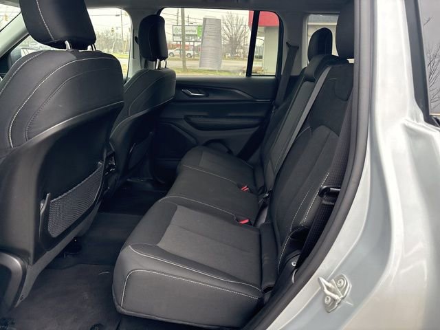Used 2024 Jeep Grand Cherokee Laredo X image 18