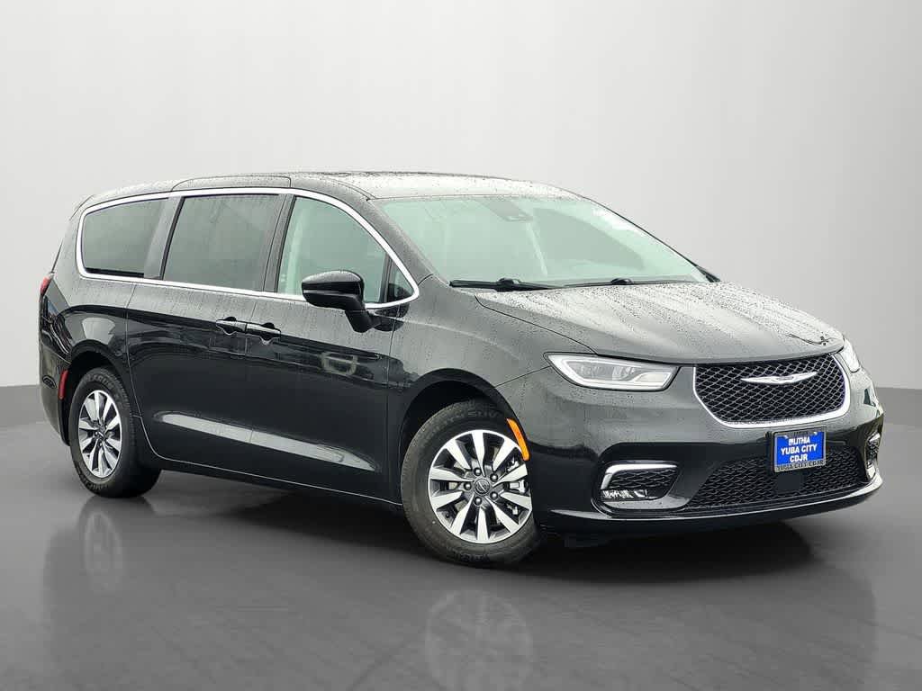 Used 2023 Chrysler Pacifica Touring-L FWD image 8