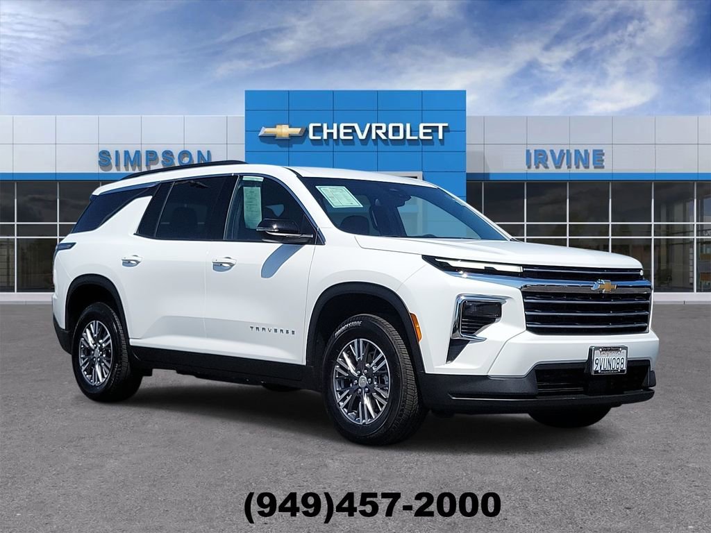 Used 2026 Chevrolet Traverse LT FWD image 1