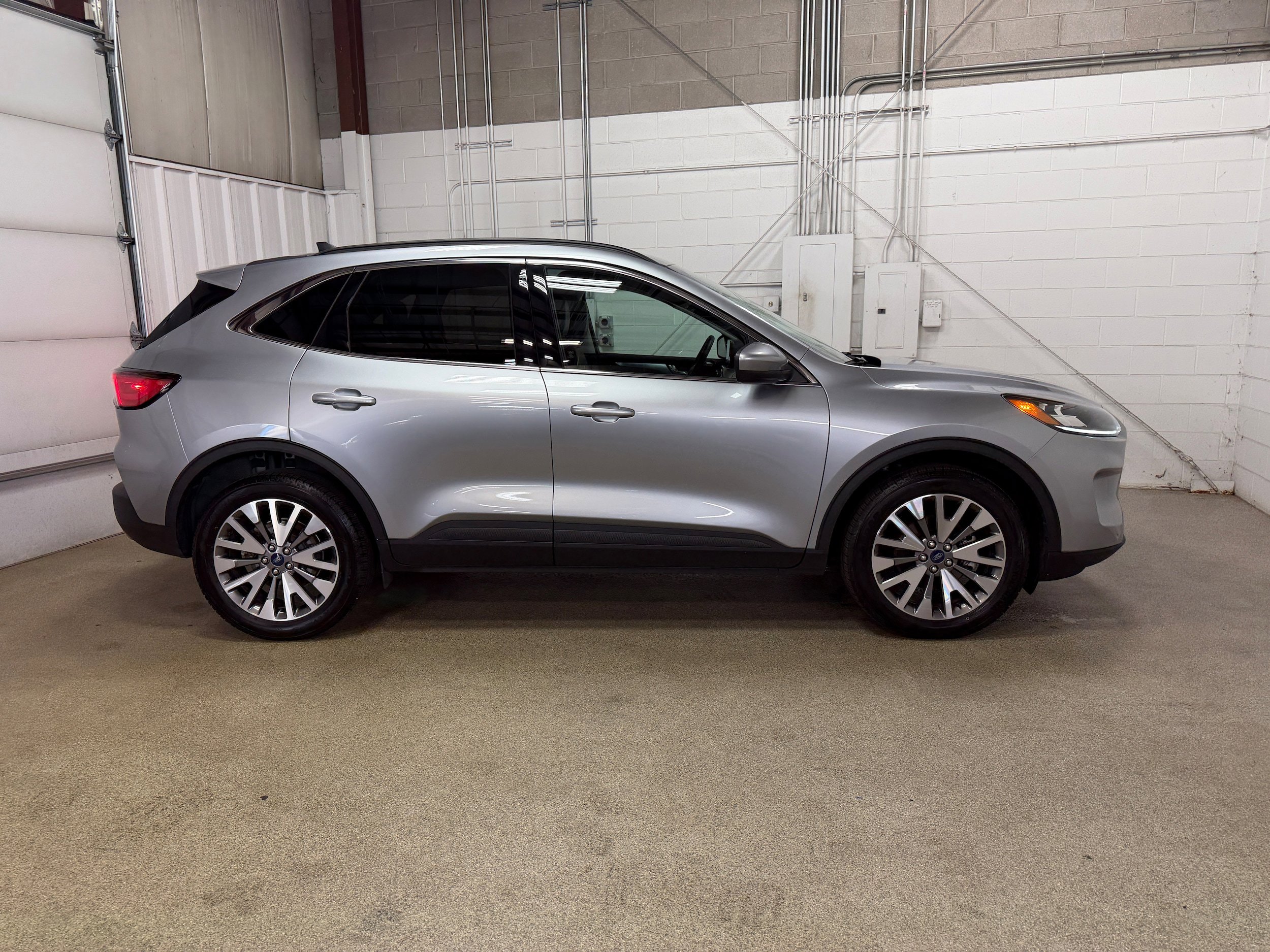 Certified 2022 Ford Escape Titanium AWD/4WD image 7