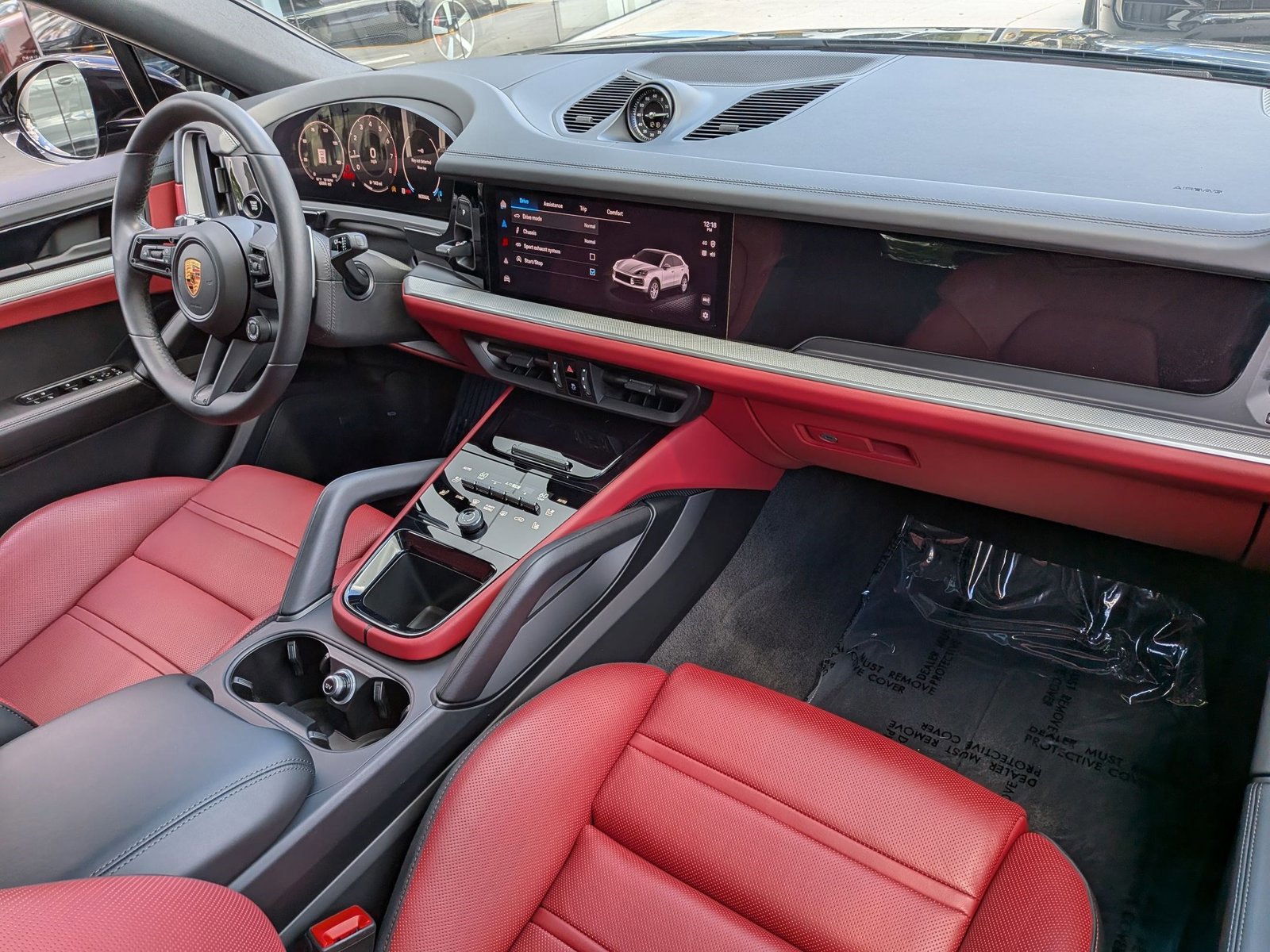 Certified 2025 Porsche Cayenne Coupe AWD/4WD image 24