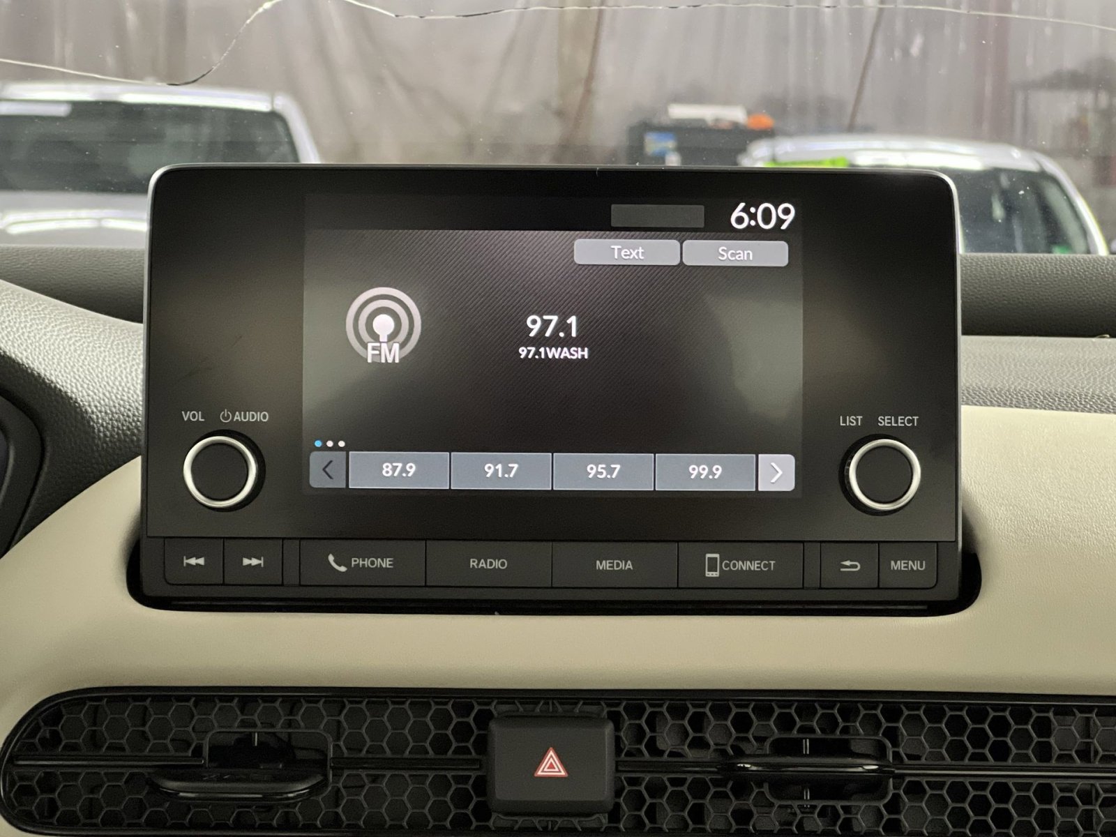 Used 2023 Honda HR-V LX image 17