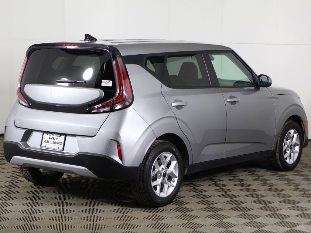 Used 2023 Kia Soul LX w/ LX Technology Package image 9