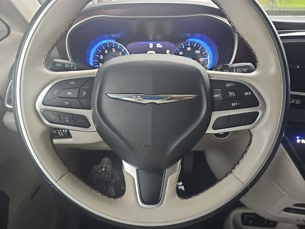 Used 2017 Chrysler Pacifica Limited FWD image 22
