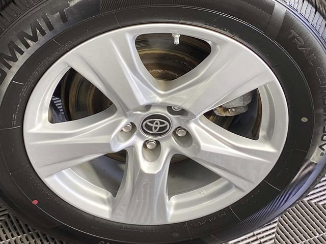 Used 2023 Toyota Highlander LE image 30