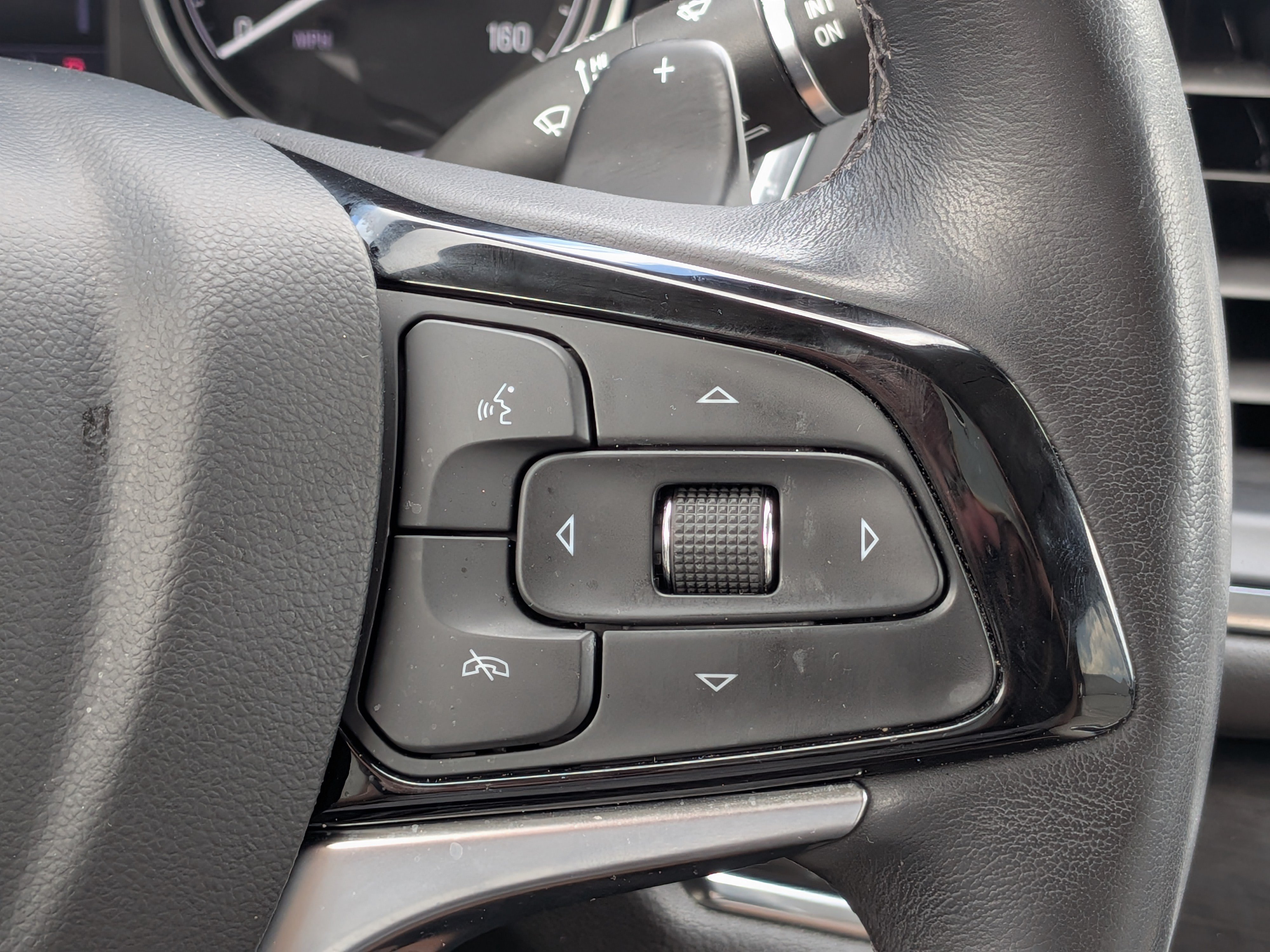 Certified 2023 Buick Enclave Essence w/ Experience Buick Package FWD image 25