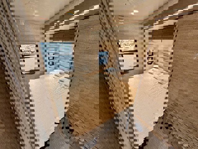 Used 2022 Mercedes-Benz Sprinter 3500 image 33