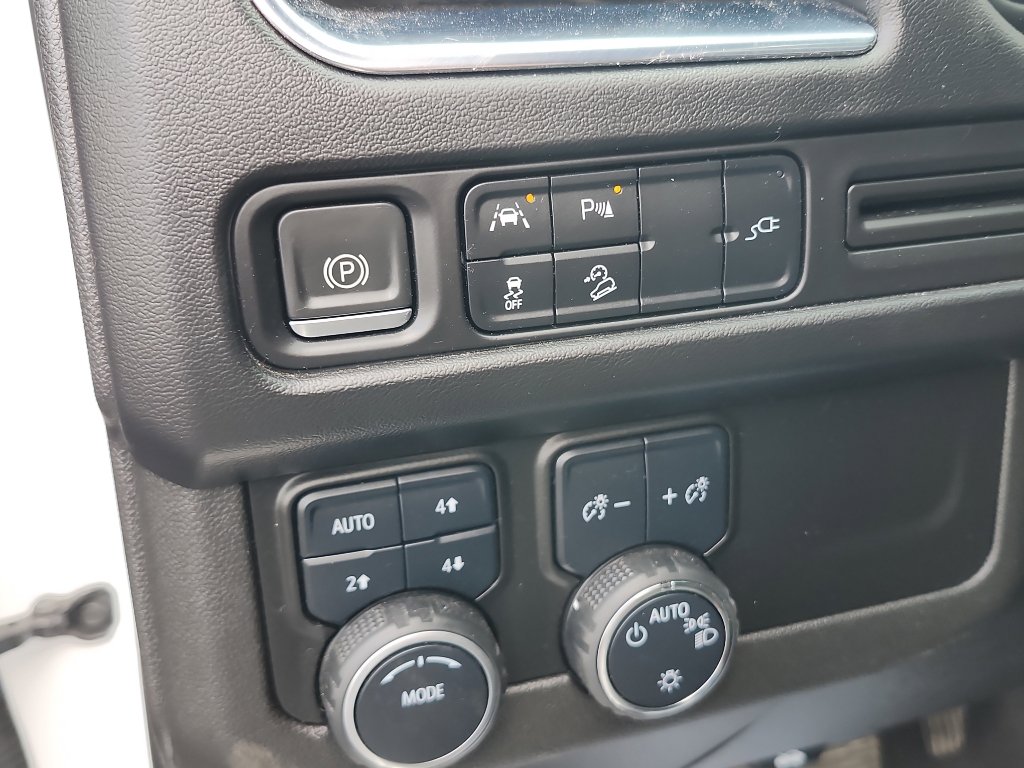 Used 2022 Chevrolet Suburban Premier AWD/4WD image 23