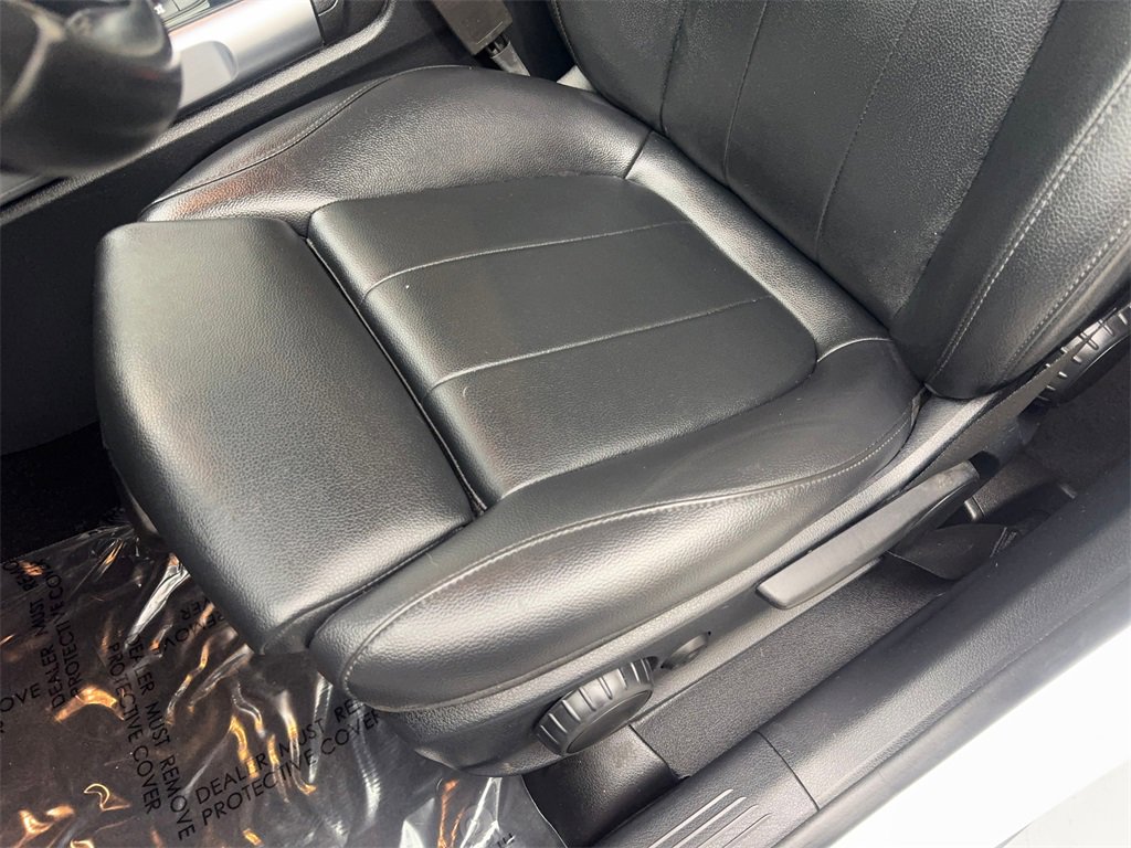 Used 2022 Mercedes-Benz GLB 250 w/ Premium Package Lite image 27