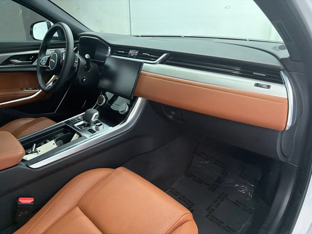 Used 2024 Jaguar XF R-Dynamic SE RWD image 31